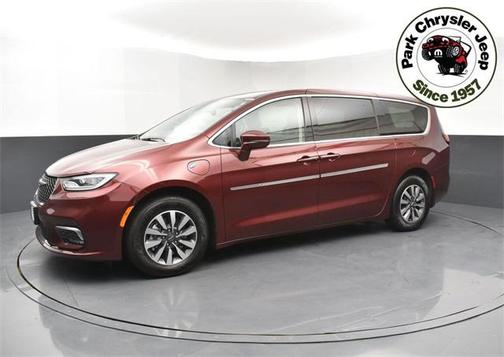 2022 Chrysler Pacifica Hybrid Touring L