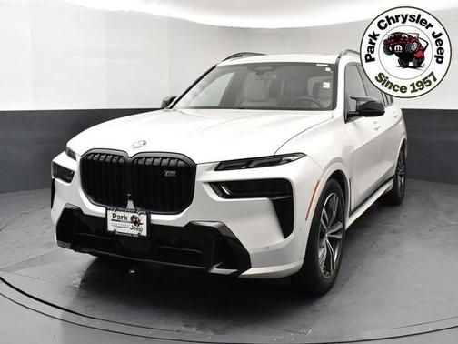 Mineral White Metallic 2023 BMW X7 M60i