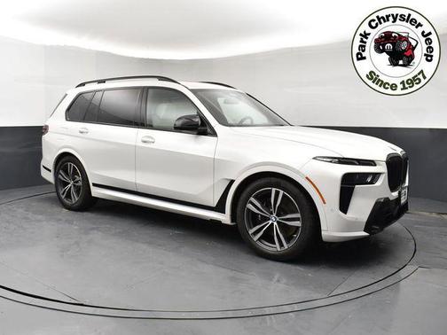 Mineral White Metallic 2023 BMW X7 M60i