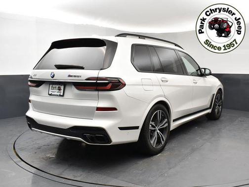 Mineral White Metallic 2023 BMW X7 M60i
