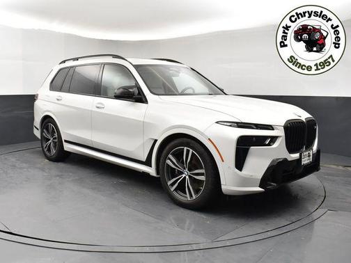 Mineral White Metallic 2023 BMW X7 M60i