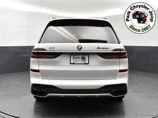Mineral White Metallic 2023 BMW X7 M60i