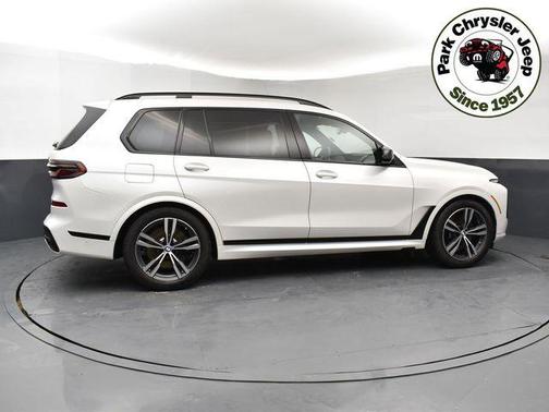 Mineral White Metallic 2023 BMW X7 M60i