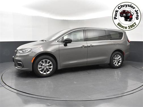 2025 Chrysler Pacifica L