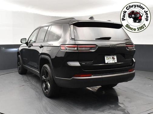 Diamond Black Crystal Pearlcoat 2023 Jeep Grand Cherokee L Limited