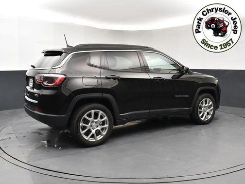 2024 Jeep Compass Latitude Lux