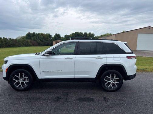 Bright White Clearcoat 2025 Jeep Grand Cherokee Limited