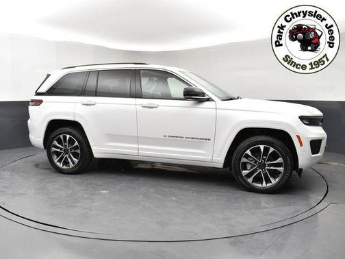 Bright White Clearcoat 2023 Jeep Grand Cherokee Overland