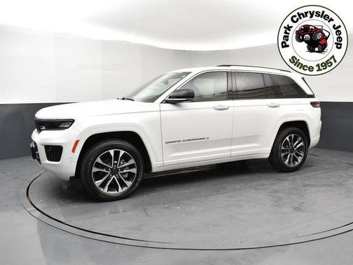 Bright White Clearcoat 2023 Jeep Grand Cherokee Overland
