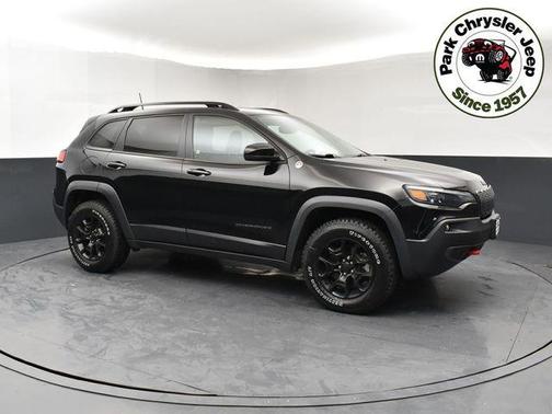 Diamond Black Crystal Pearlcoat 2022 Jeep Cherokee Trailhawk Elite