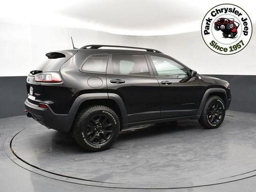 Diamond Black Crystal Pearlcoat 2022 Jeep Cherokee Trailhawk Elite