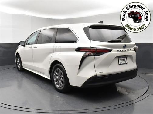 2021 Toyota Sienna XLE 7 Passenger