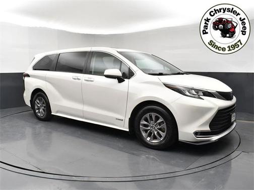 2021 Toyota Sienna XLE 7 Passenger