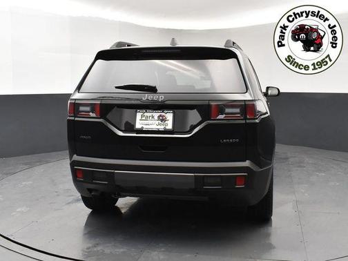 Diamond Black Crystal Pearlcoat 2026 Jeep Cherokee Laredo 4x4