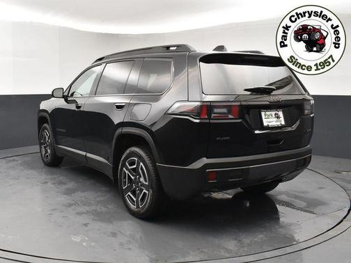 Diamond Black Crystal Pearlcoat 2026 Jeep Cherokee Laredo 4x4