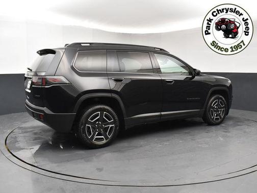 Diamond Black Crystal Pearlcoat 2026 Jeep Cherokee Laredo 4x4