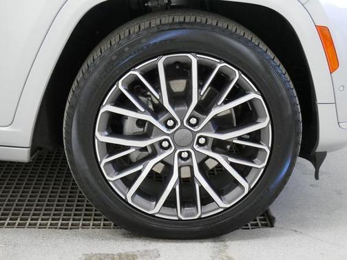 Silver Zynith 2022 Jeep Grand Cherokee L Summit Reserve