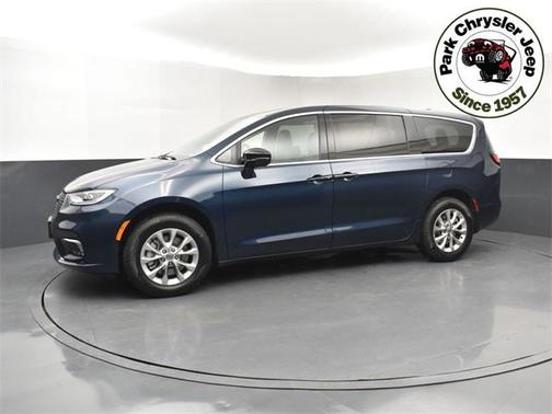 2025 Chrysler Pacifica L