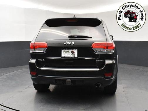 Diamond Black Crystal Pearlcoat 2017 Jeep Grand Cherokee Limited