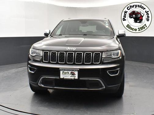 Diamond Black Crystal Pearlcoat 2017 Jeep Grand Cherokee Limited