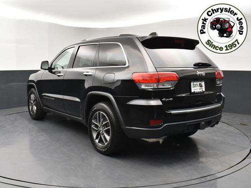 Diamond Black Crystal Pearlcoat 2017 Jeep Grand Cherokee Limited