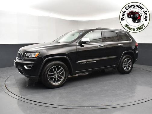 Diamond Black Crystal Pearlcoat 2017 Jeep Grand Cherokee Limited