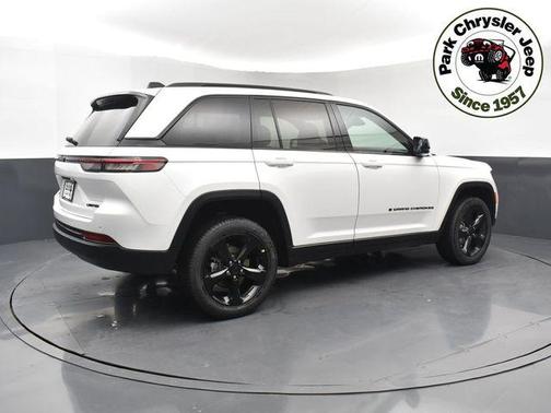 Bright White Clearcoat 2025 Jeep Grand Cherokee Limited