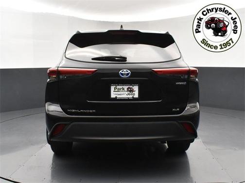 2022 Toyota Highlander Hybrid XLE