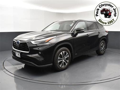 2022 Toyota Highlander Hybrid XLE