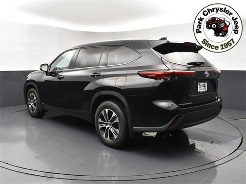2022 Toyota Highlander Hybrid XLE