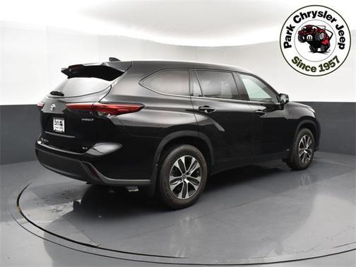 2022 Toyota Highlander Hybrid XLE