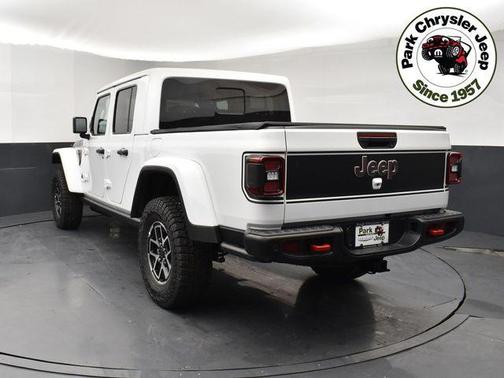 Bright White Clearcoat 2026 Jeep Gladiator Rubicon