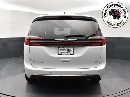 2026 Chrysler Pacifica L