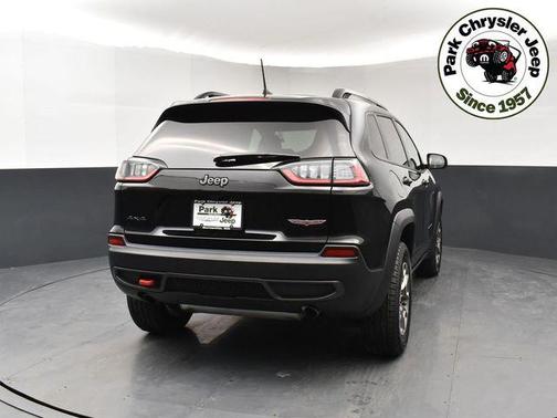 Diamond Black Crystal Pearlcoat 2022 Jeep Cherokee Trailhawk