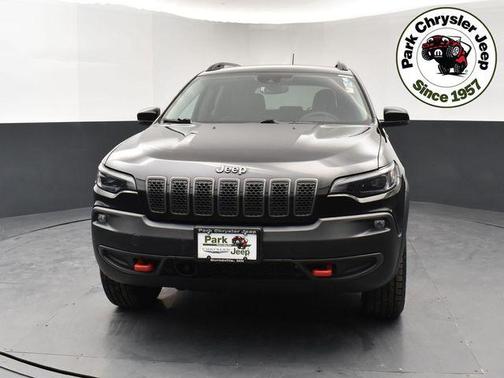 Diamond Black Crystal Pearlcoat 2022 Jeep Cherokee Trailhawk
