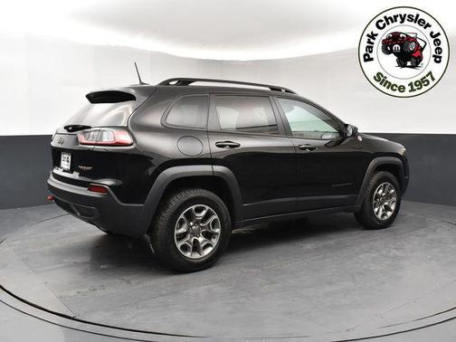 Diamond Black Crystal Pearlcoat 2022 Jeep Cherokee Trailhawk