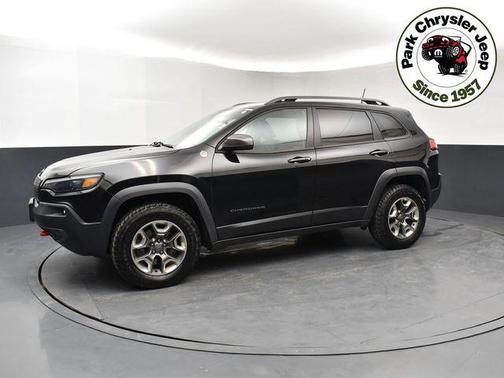 Diamond Black Crystal Pearlcoat 2019 Jeep Cherokee Trailhawk
