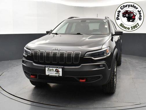 Diamond Black Crystal Pearlcoat 2019 Jeep Cherokee Trailhawk