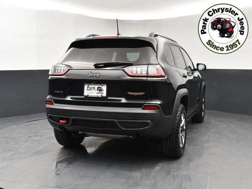 Diamond Black Crystal Pearlcoat 2019 Jeep Cherokee Trailhawk