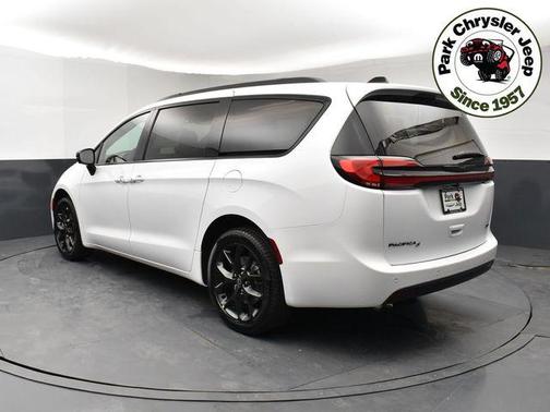 2026 Chrysler Pacifica L