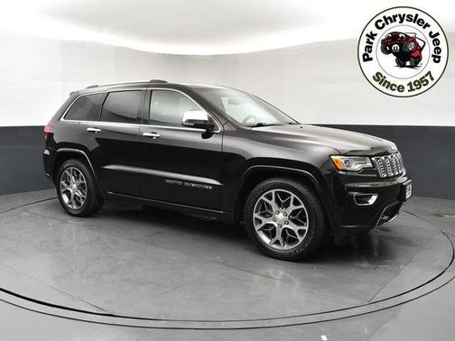 Diamond Black Crystal Pearlcoat 2019 Jeep Grand Cherokee Overland