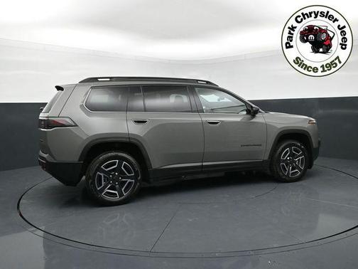 Sting-Gray Clearcoat 2026 Jeep Cherokee Laredo 4x4