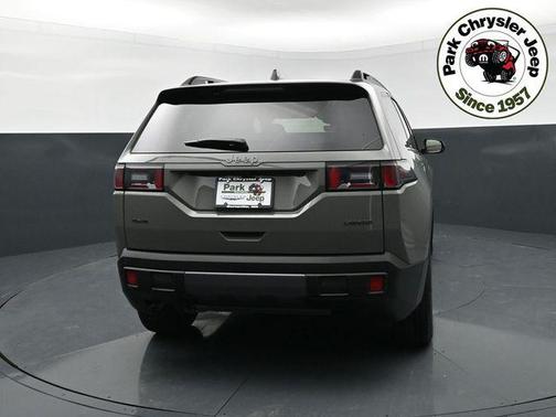 Sting-Gray Clearcoat 2026 Jeep Cherokee Laredo 4x4