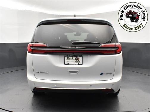 2025 Chrysler Pacifica Hybrid Select