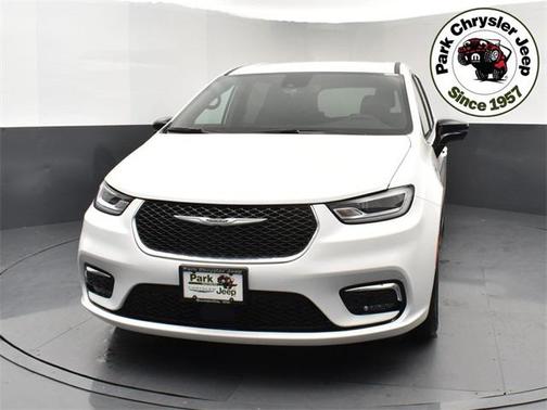 2025 Chrysler Pacifica Hybrid Select