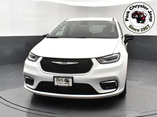 2025 Chrysler Pacifica Hybrid Select