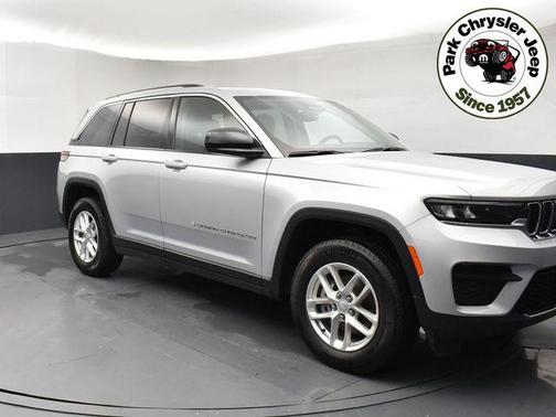 Silver Zynith 2024 Jeep Grand Cherokee Laredo