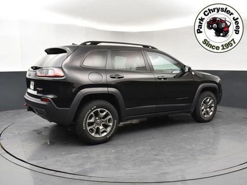 Diamond Black Crystal Pearlcoat 2022 Jeep Cherokee Trailhawk