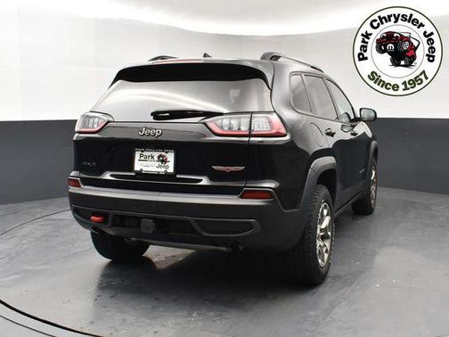 Diamond Black Crystal Pearlcoat 2022 Jeep Cherokee Trailhawk