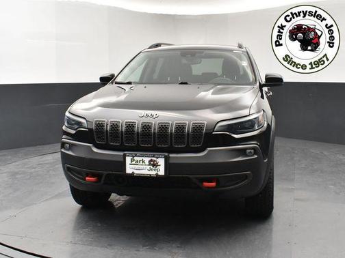 Diamond Black Crystal Pearlcoat 2022 Jeep Cherokee Trailhawk